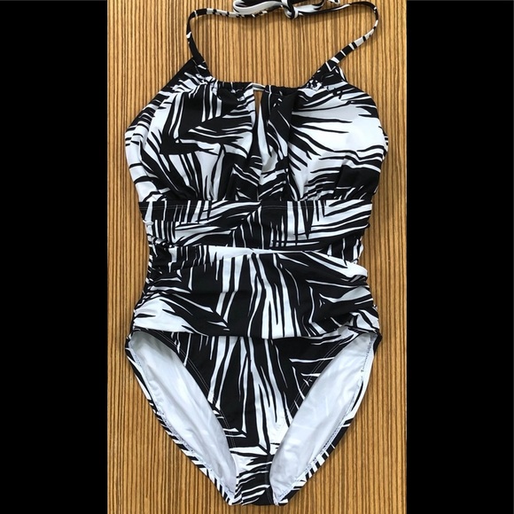 La Blanca High-Neck Cutout Halter Swimsuit - Picture 5 of 7